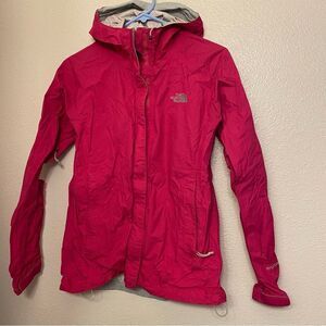 The North Face women’s Hyvent 2.5L waterproof nylon rain Jacket hot pink - S